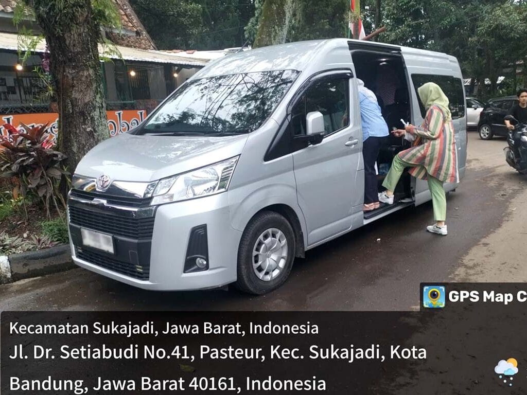 Sewa Hiace Tangerang Selatan