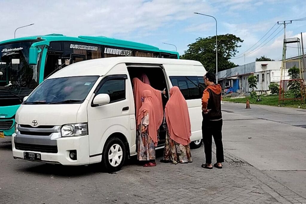 Sewa Hiace Jakarta Selatan