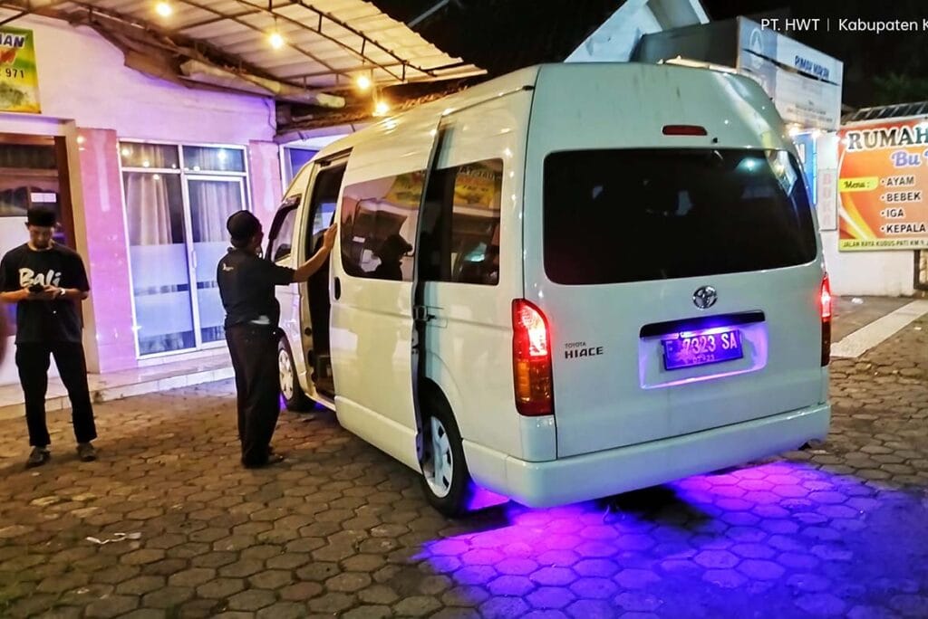 Sewa Hiace Jakarta Pusat