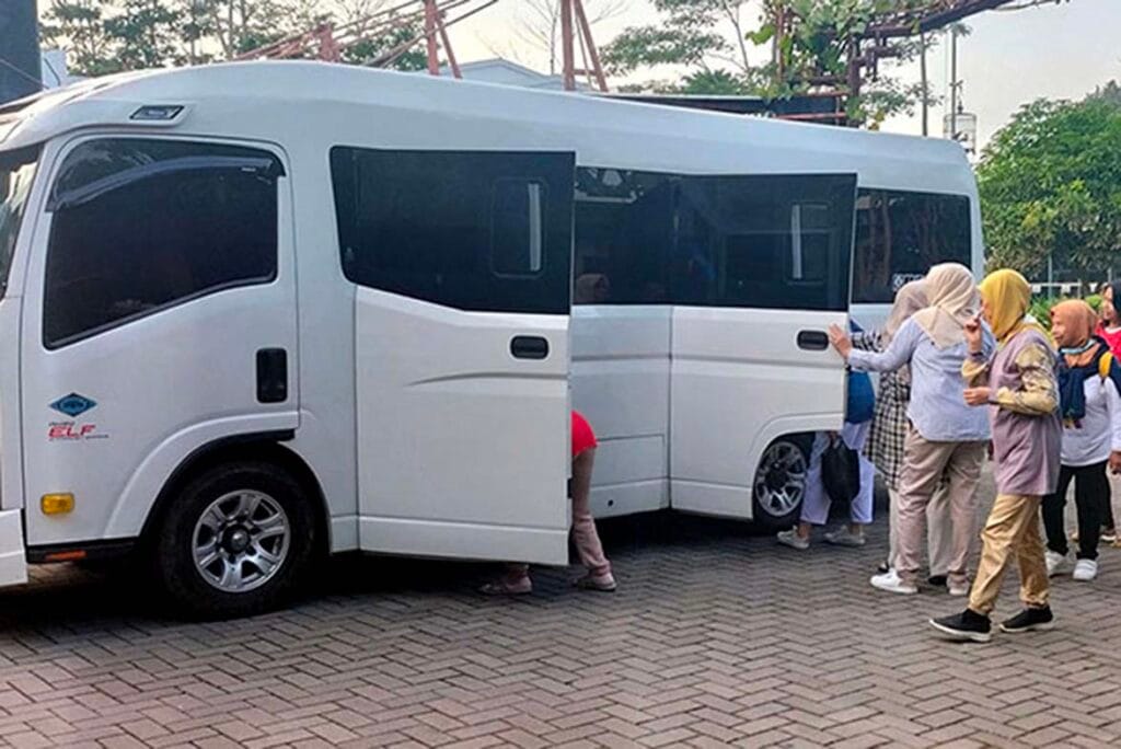 Sewa Toyota Hiace Karangtengah