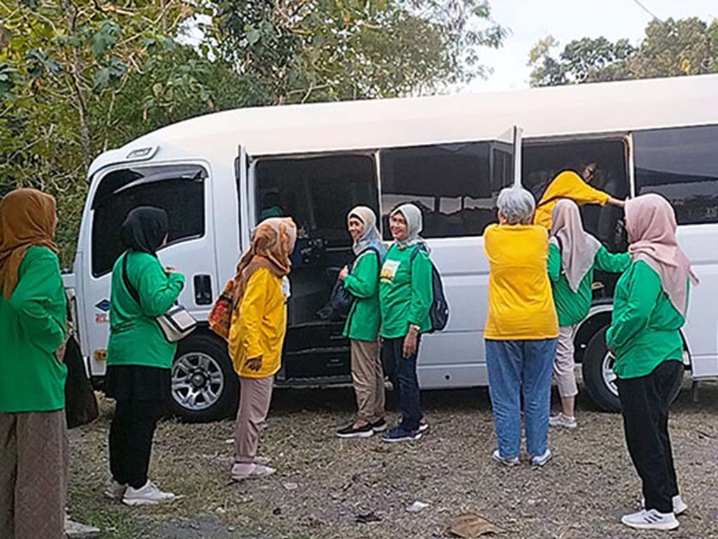 Rental Hiace Utan Kayu