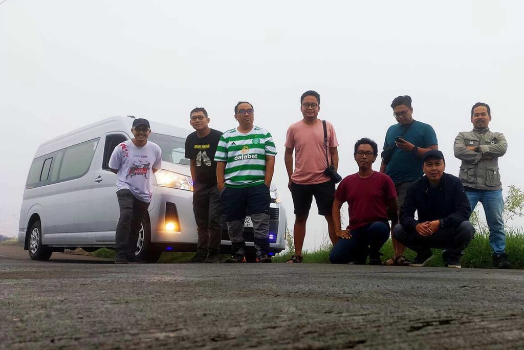 Sewa Toyota Hiace Murah