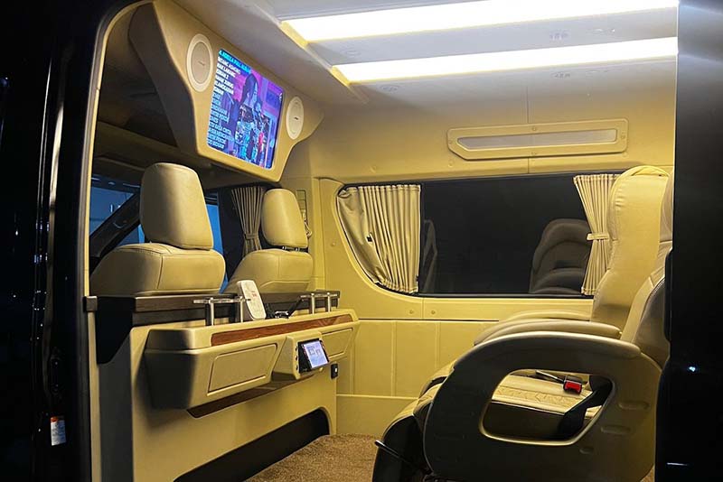 Rental Hiace Vip Luxury Tangerang